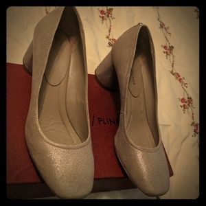Donald Pliner pumps